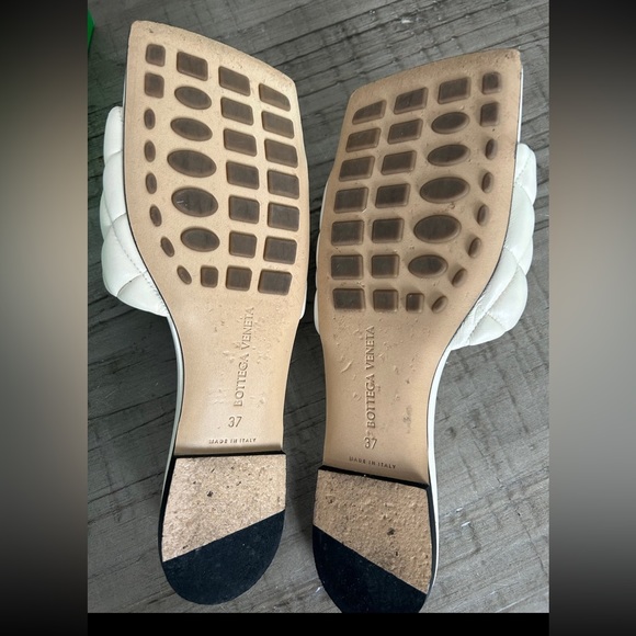 Bottega Veneta Padded Leather Slide Sandals - Picture 2 of 7